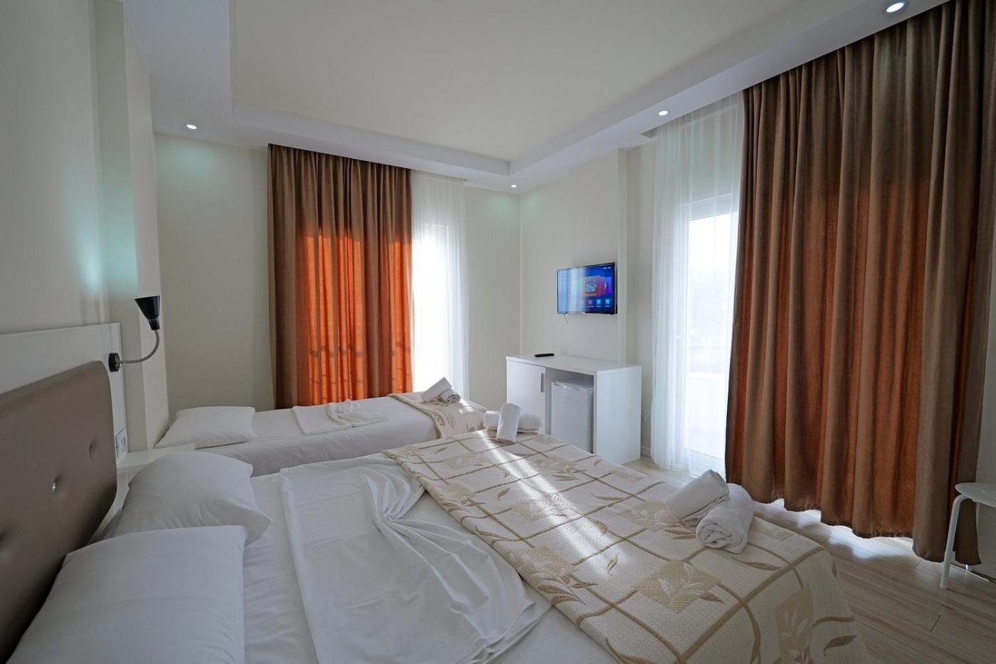 Helia Seaside Hotel Sarande Ngoại thất bức ảnh