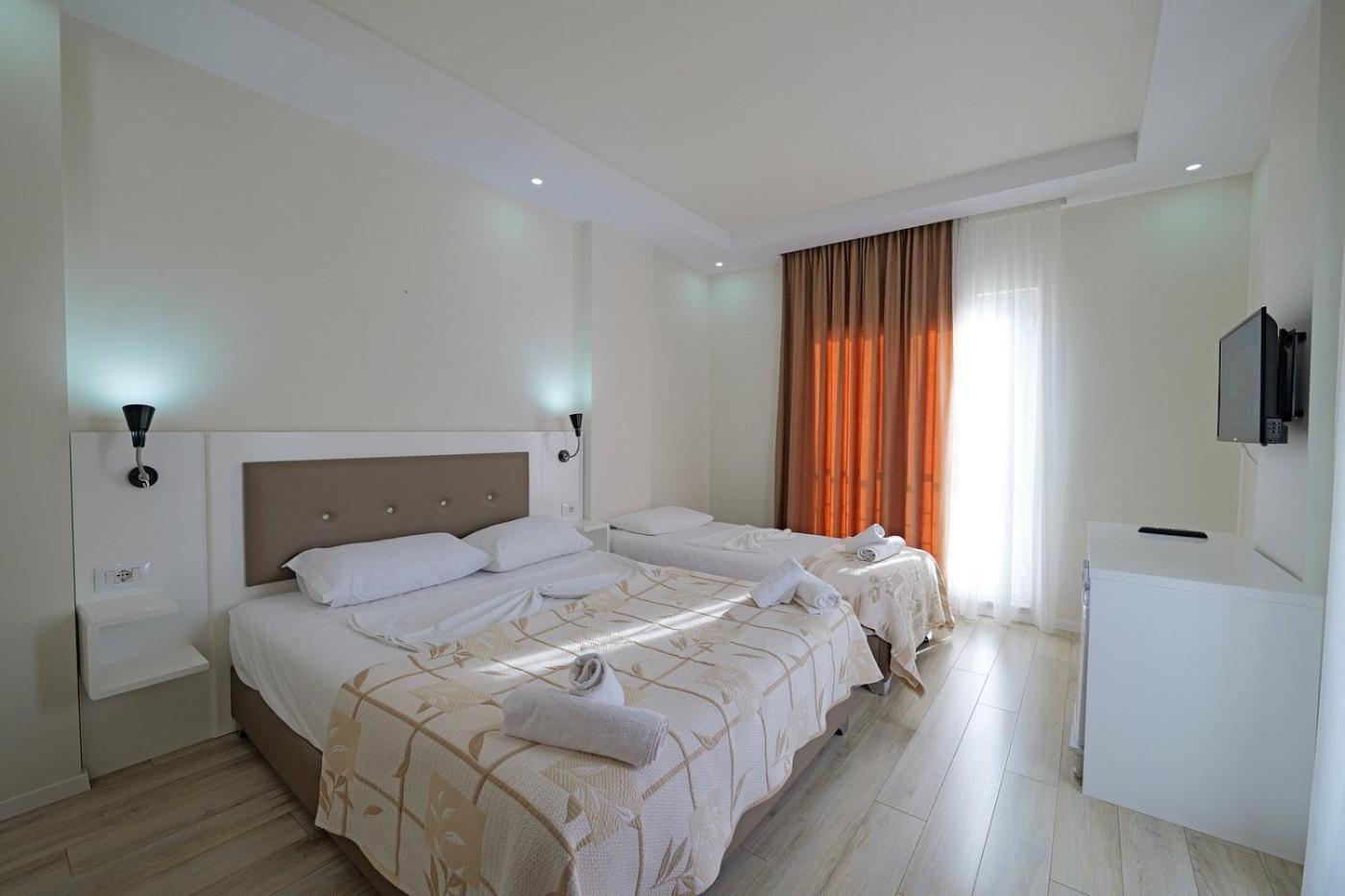 Helia Seaside Hotel Sarande Ngoại thất bức ảnh