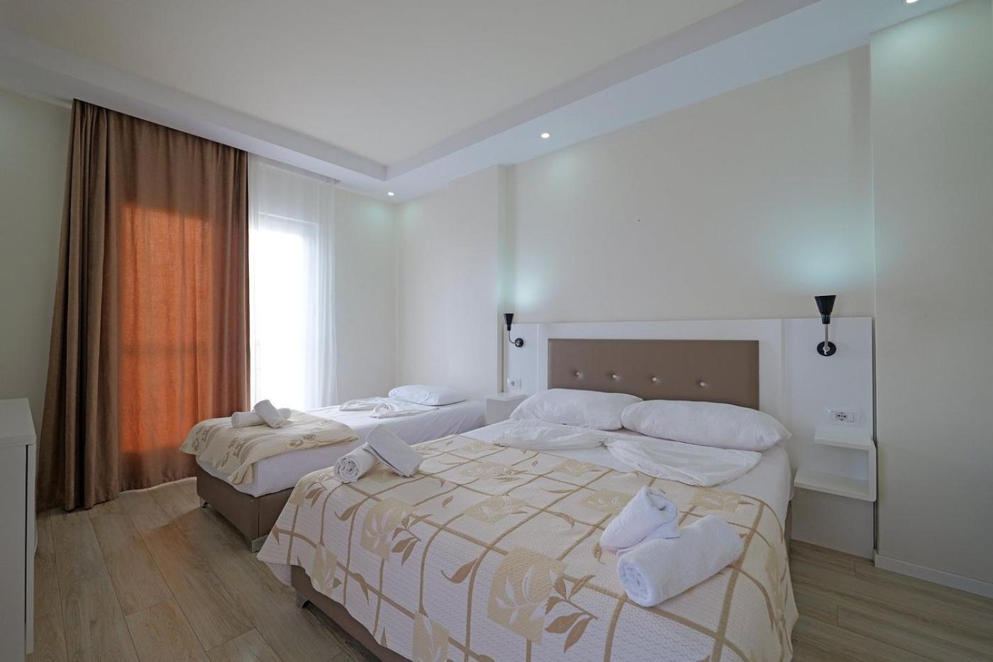 Helia Seaside Hotel Sarande Ngoại thất bức ảnh