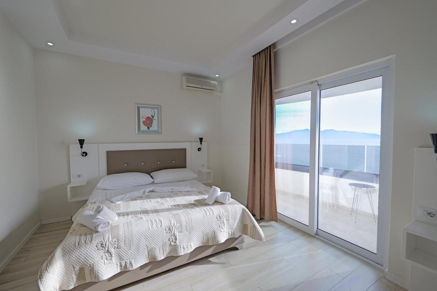 Helia Seaside Hotel Sarande Ngoại thất bức ảnh