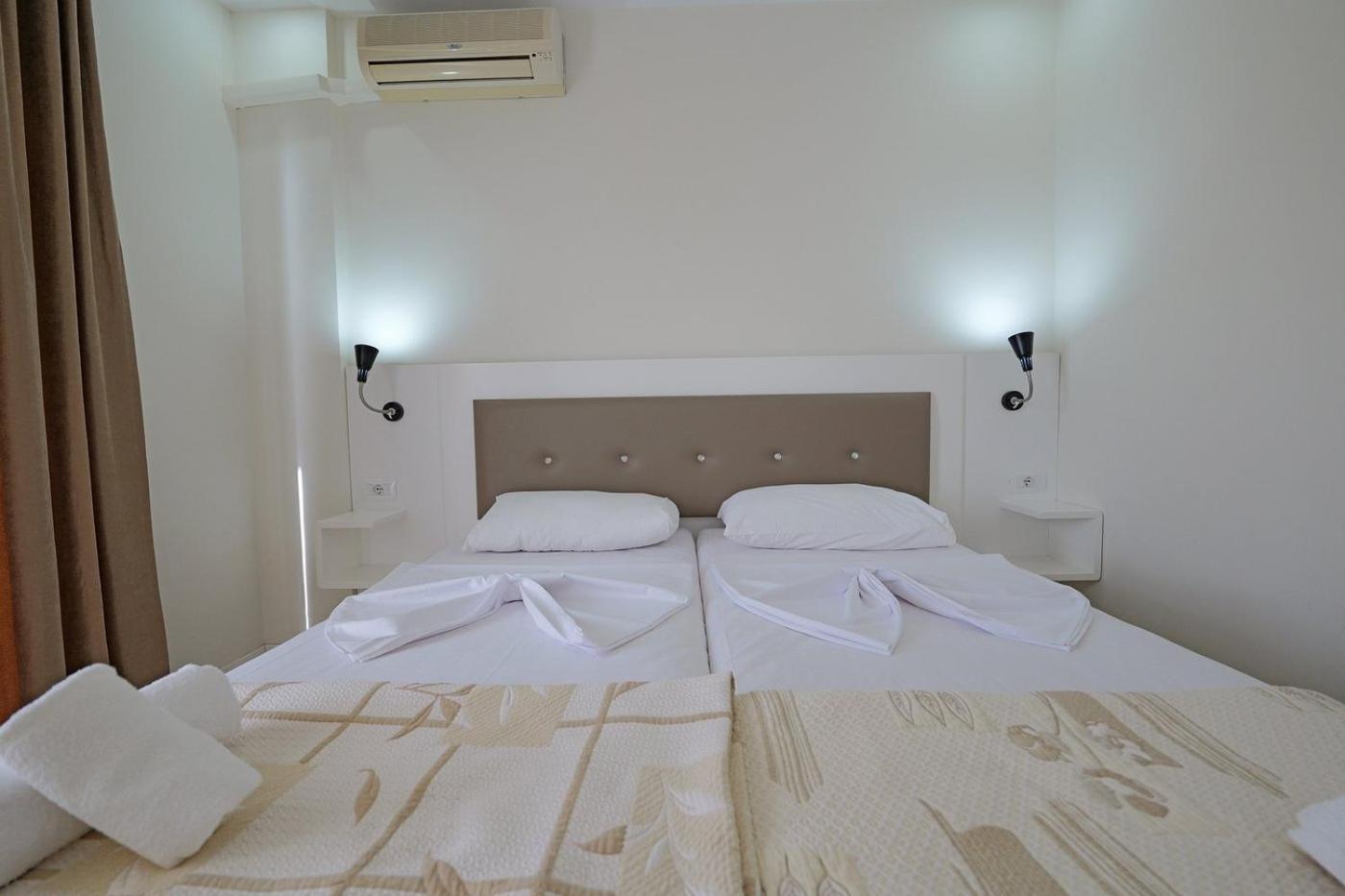Helia Seaside Hotel Sarande Ngoại thất bức ảnh