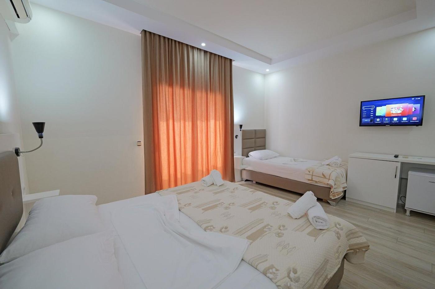 Helia Seaside Hotel Sarande Ngoại thất bức ảnh