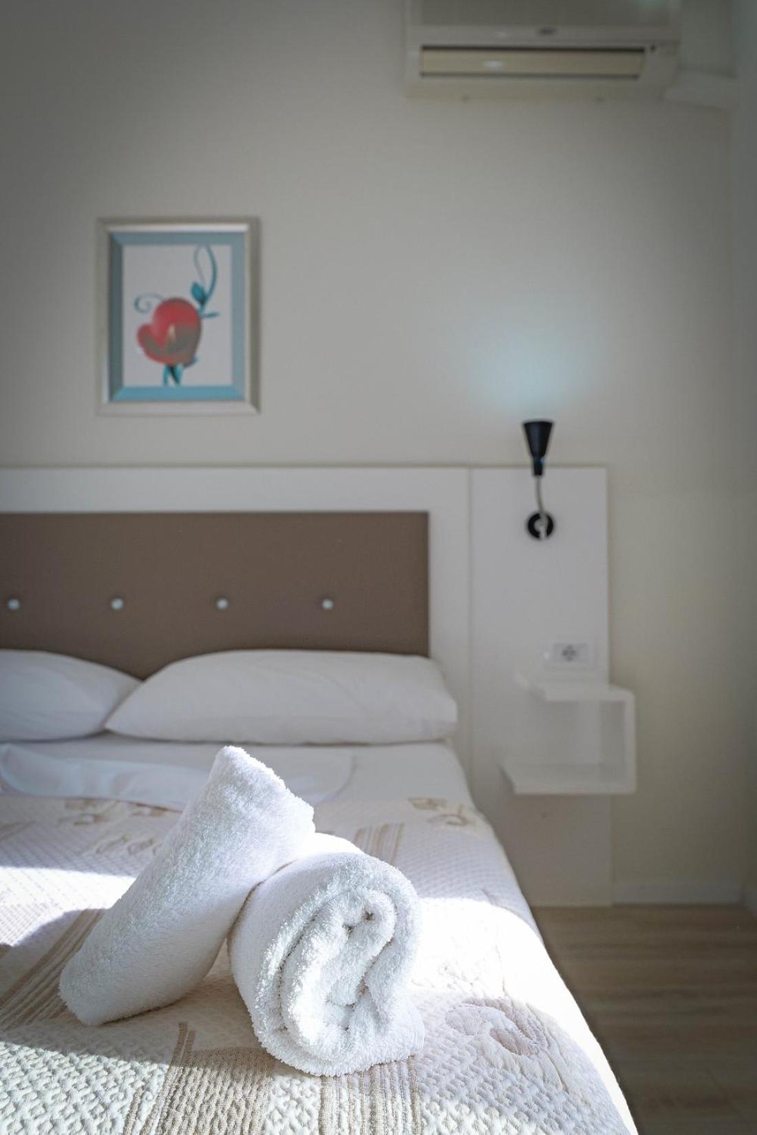 Helia Seaside Hotel Sarande Ngoại thất bức ảnh