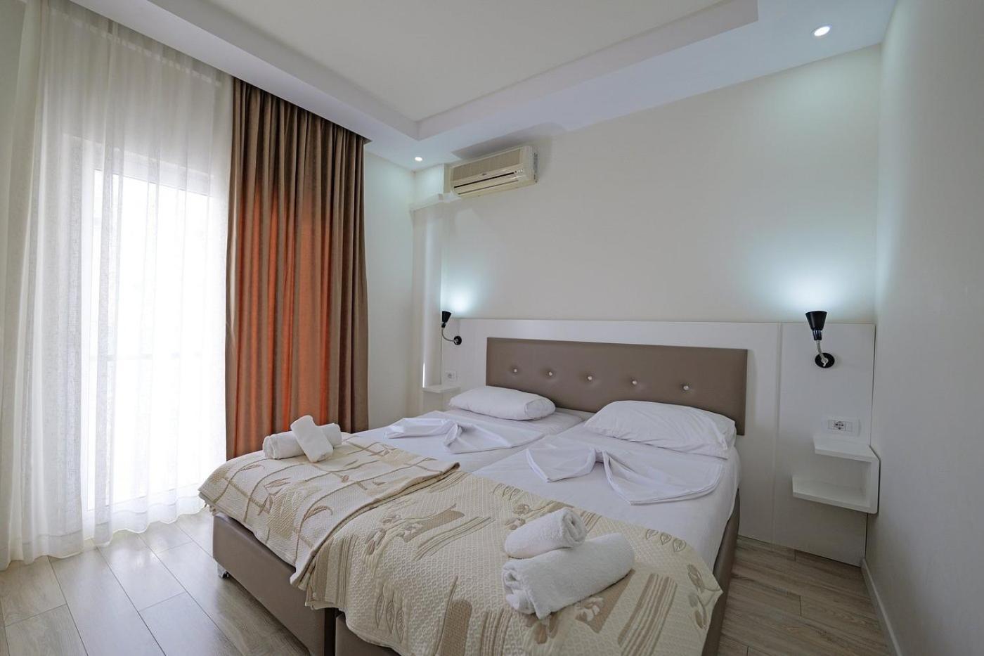 Helia Seaside Hotel Sarande Ngoại thất bức ảnh