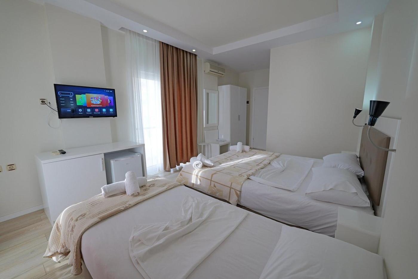 Helia Seaside Hotel Sarande Ngoại thất bức ảnh