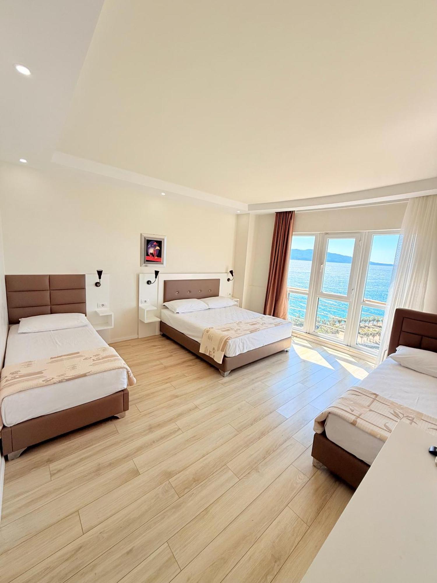 Helia Seaside Hotel Sarande Ngoại thất bức ảnh