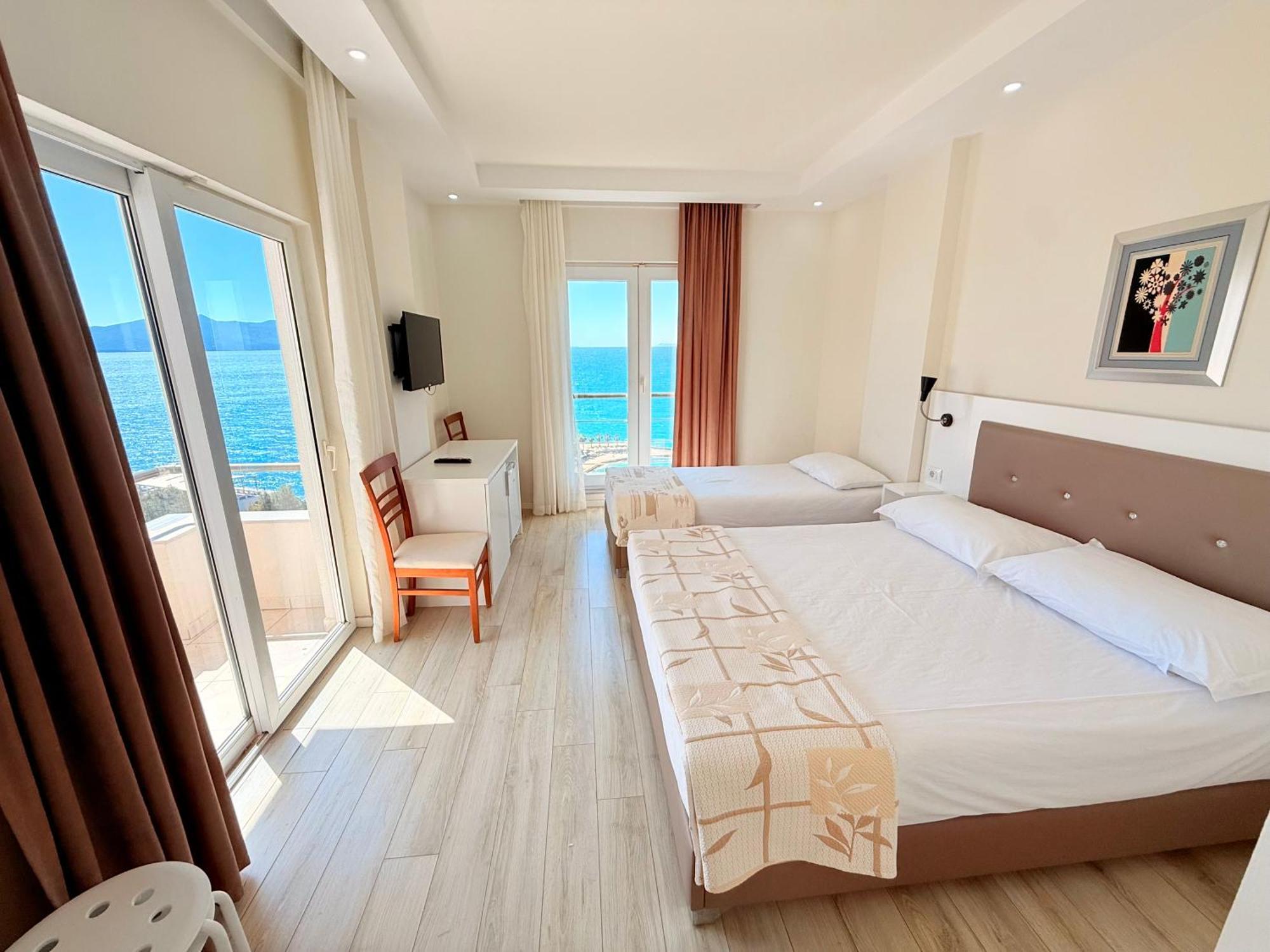 Helia Seaside Hotel Sarande Ngoại thất bức ảnh