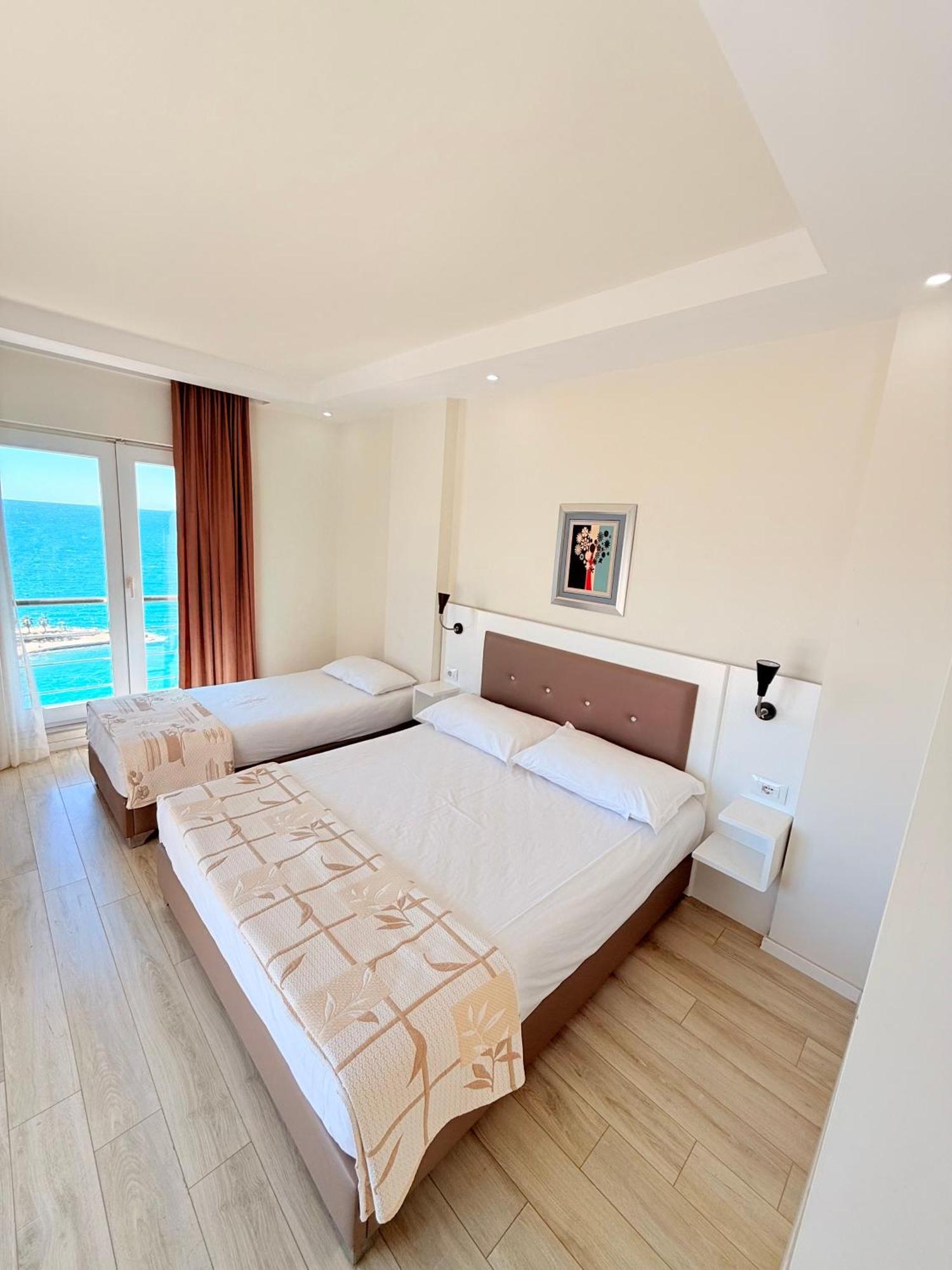 Helia Seaside Hotel Sarande Ngoại thất bức ảnh
