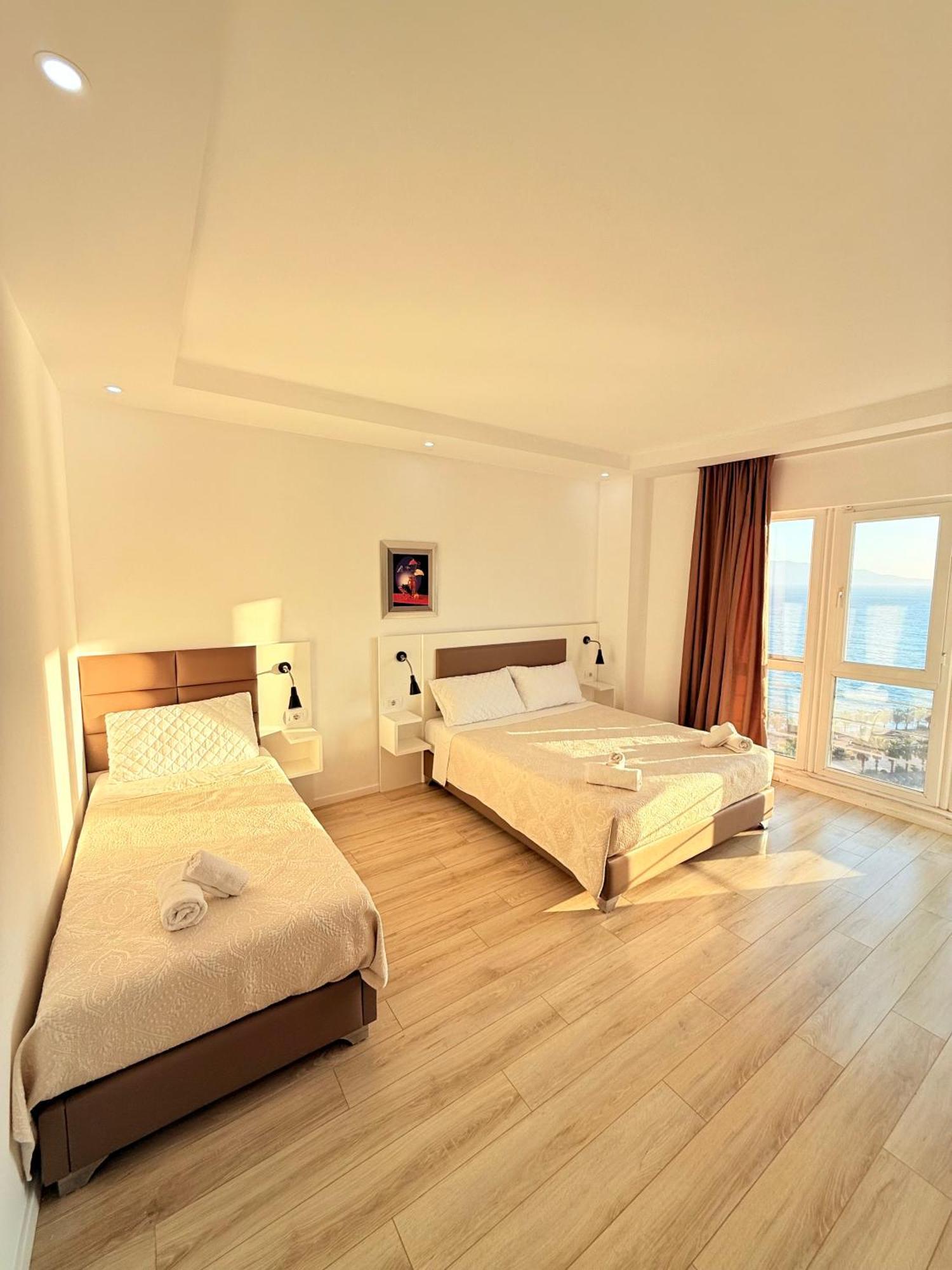 Helia Seaside Hotel Sarande Ngoại thất bức ảnh