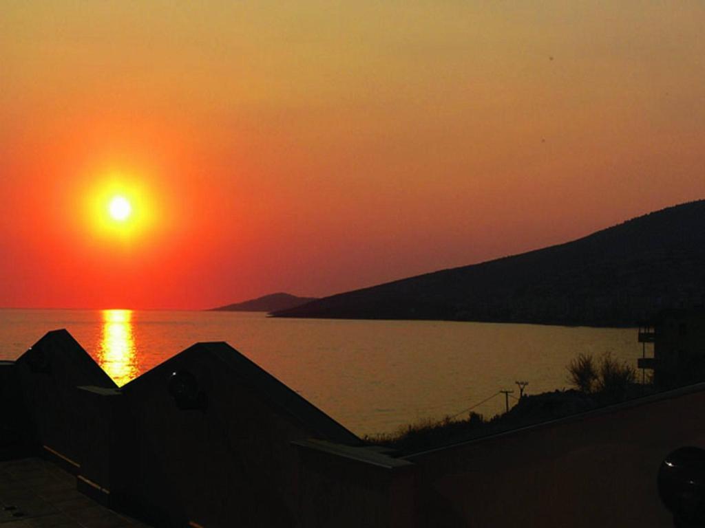 Helia Seaside Hotel Sarande Ngoại thất bức ảnh