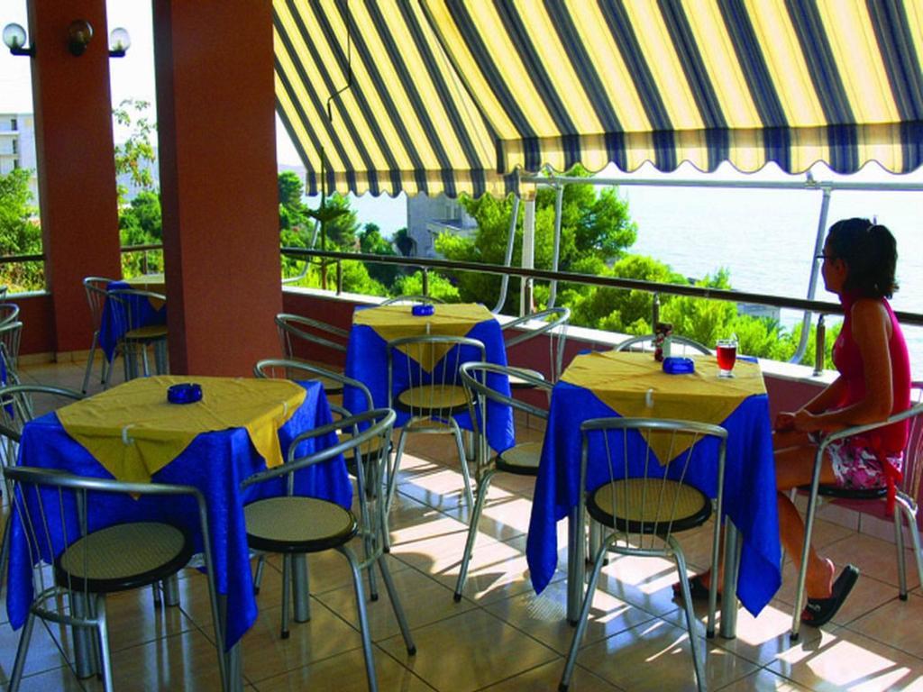Helia Seaside Hotel Sarande Ngoại thất bức ảnh