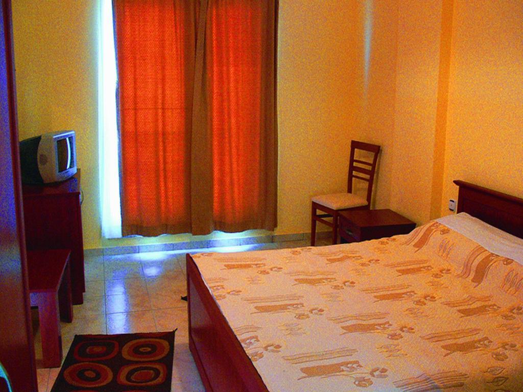 Helia Seaside Hotel Sarande Phòng bức ảnh